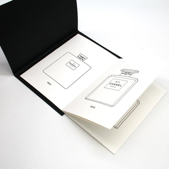 CHANEL No 5 In The Stars Parfum Black Binder with Postcards & Sticker Set CC - Picture 4 of 7